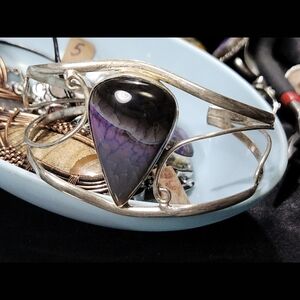 ~Unique teardrop dragon vein cuff bracelet/scroll design.The stone Is gorgeous~